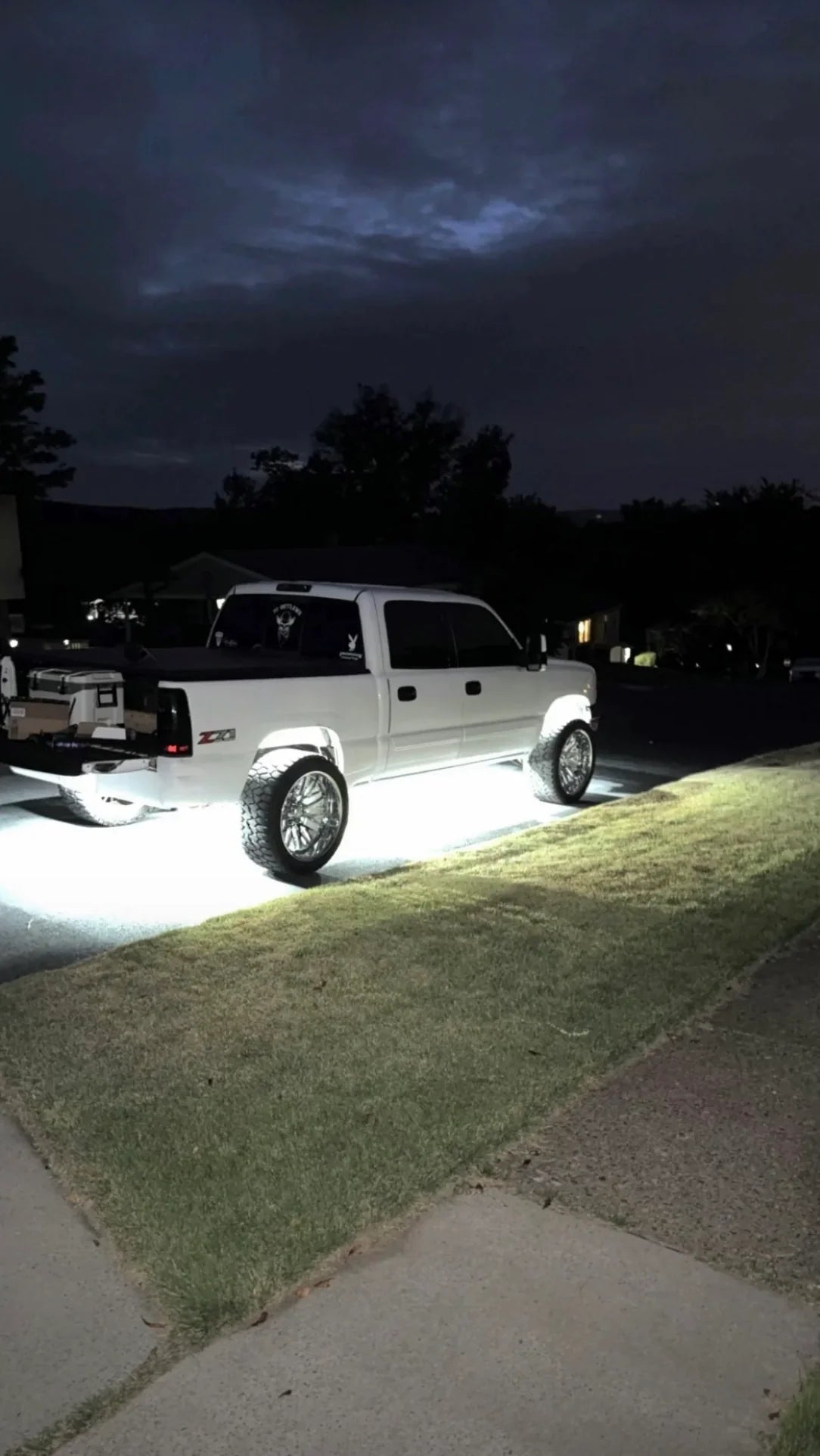 Wide angle high intensity 24 LED plug and play rocklights